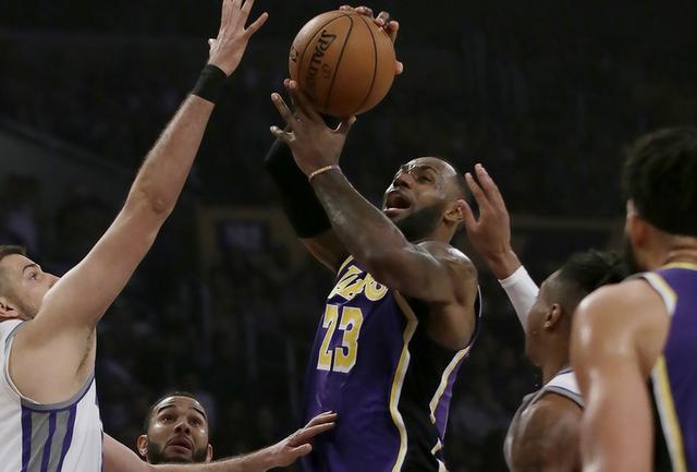  詹姆斯三双助湖人险胜国王  