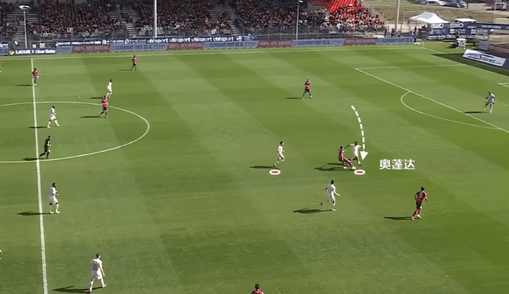  姆巴佩蝉联法甲月度最佳球员称号  